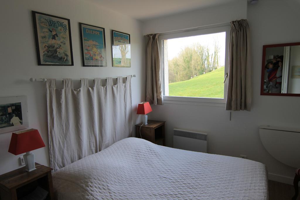 Chambre D'Hotes Les Champarts Tourville-la-Chapelle Ruang foto
